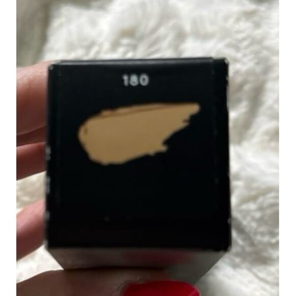 Fenty Beauty Pro Filt'r Soft Matte Foundation 180 - Picture 1 of 3